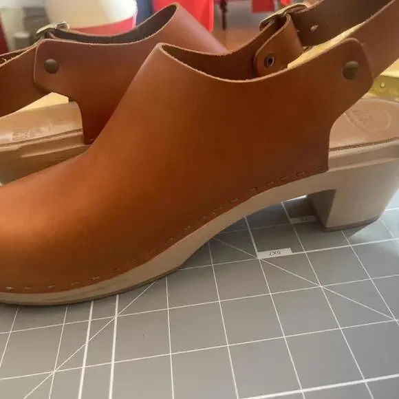 Bryr Tan and Brown Leather Mules Classic Design - Picture 4 of 7